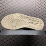 Air-Jordan-1-MID-Barely-Orange-01.jpg