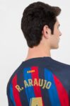 MAILLOT-FC-BARCELONE-DOMICILE-2022-23-ARAUJO-1.jpg