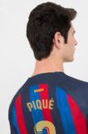 MAILLOT-FC-BARCELONE-DOMICILE-2022-23-PIQUE-1.jpg