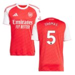 Maillot-Arsenal-Domicile-2025-2026-Thomas-1.jpg