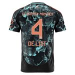 Maillot-Bayern-Munich-Exterieur-2024-2025-De-Ligt.jpg