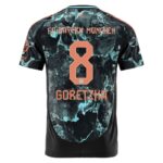 Maillot-Bayern-Munich-Exterieur-2024-2025-Goretzka.jpg