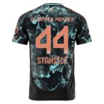 Maillot-Bayern-Munich-Exterieur-2024-2025-Stanisic.jpg