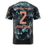Maillot-Bayern-Munich-Exterieur-2024-2025-Upamecano.jpg