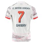 Maillot-Bayern-Munich-Exterieur-2025-2026-Gnabry-1.jpg