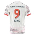 Maillot-Kit-Enfant-Bayern-Munich-Exterieur-2025-2026-Kane.jpg