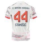 Maillot-Bayern-Munich-Exterieur-2025-2026-Stanisic-1.jpg