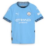 Maillot-Kit-Enfant-Manchester-City-Domicile-2024-2025-De-Bruyne.jpg