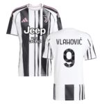 Maillot-Juventus-Domicile-2025-2026-Vlahovic-1-1.jpg