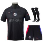 Maillot-Kit-Enfant-Barca-Exterieur-2024-2025-Travis-Scott-1.jpg