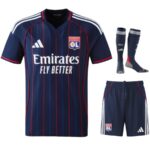 Maillot-Kit-Enfant-OL-Exterieur-2025-2026.jpg