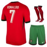 Maillot-Kit-Enfant-Portugal-Domicile-Euro-2024-Ronaldo-1.jpg