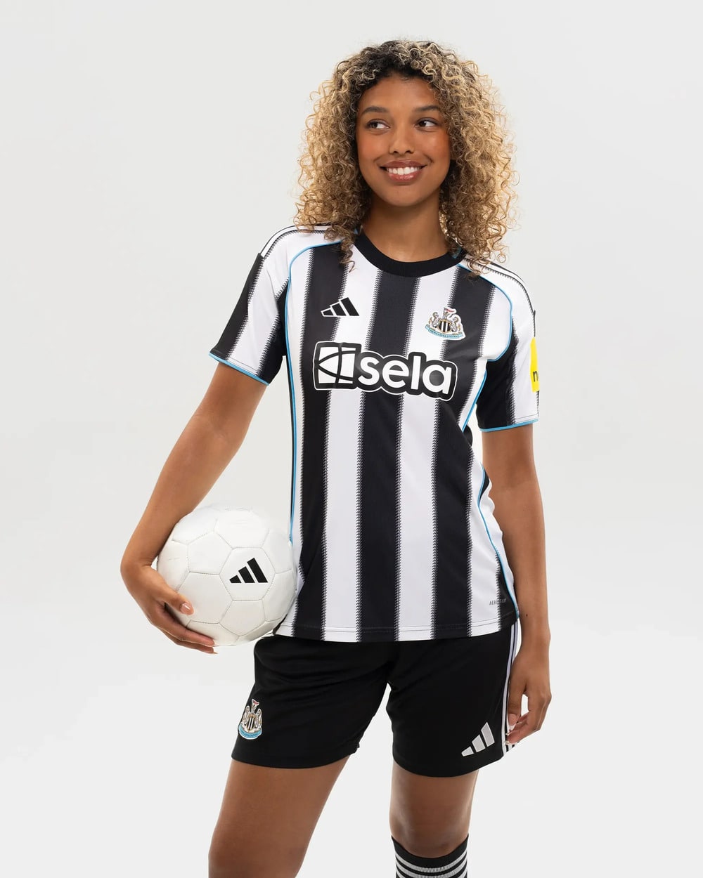 Maillot-Newcastle-Domicile-2025-2026-Femme-1.jpg