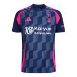 Maillot-Nottingham-Forest-Exterieur-2024-2025.jpg