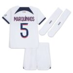 Maillot-kit-Enfant-PSG-Exterieur-2023-2024-Marquinhos-1.jpg