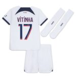 Maillot-kit-Enfant-PSG-Exterieur-2023-2024-Vitinha-1.jpg