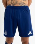 Short-Newcastle-Exterieur-2024-2025-.jpg